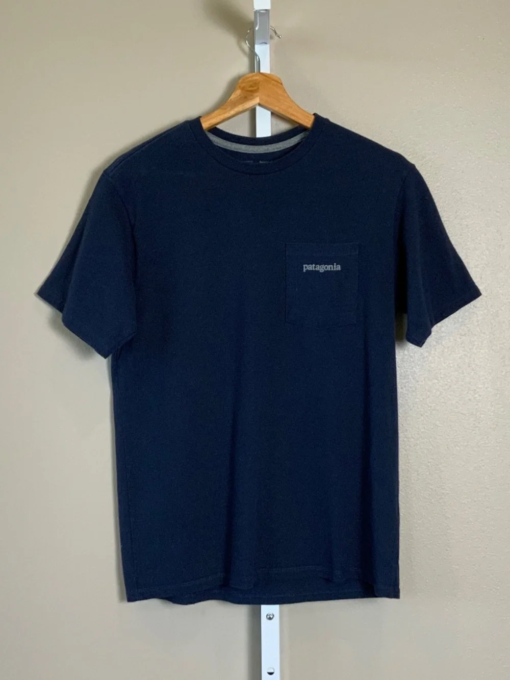 Patagonia P-6 & Line Logo Ridge Pocket Responsibili Tee SS T-Shirts Lot of (3)